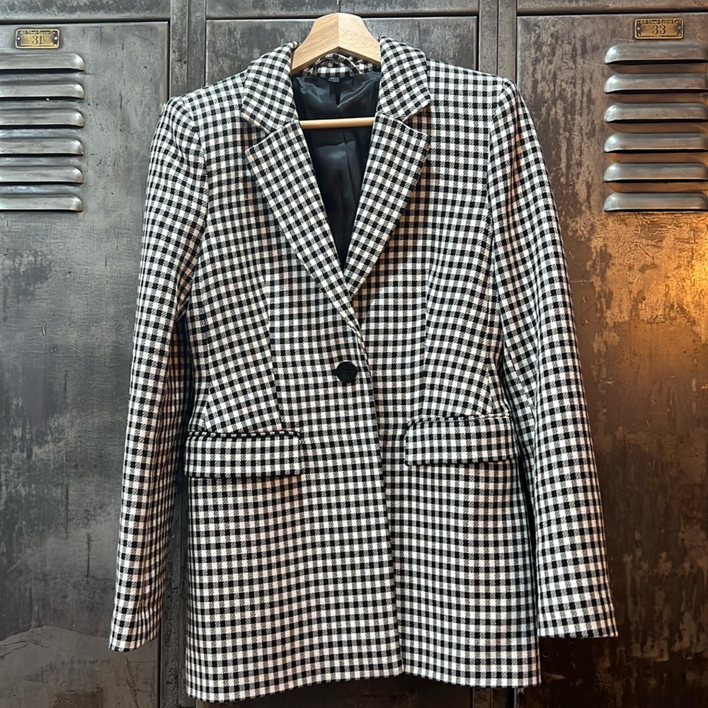 Women’s blazer by & other stories. Excellent condition. Quality fabric.